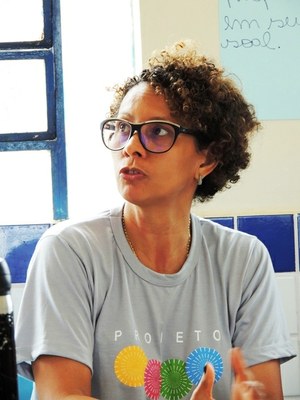 Professora Luciana Barros, que orienta o projeto Jovem Empreendedor