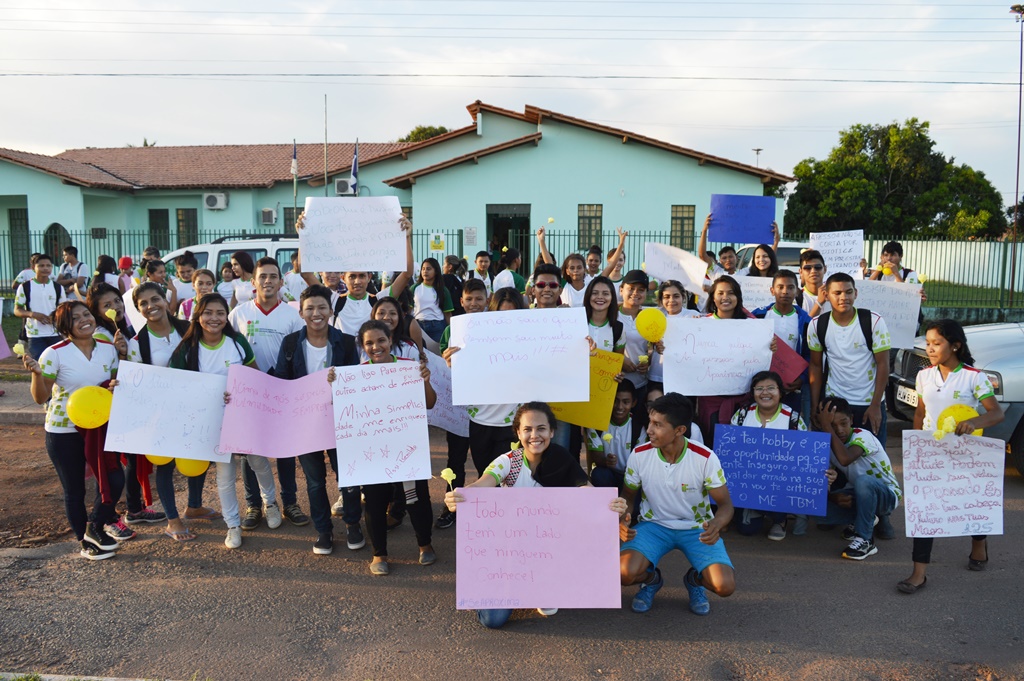 Alunos e servidores do Campus Amajari participam de palestra e caminhada a favor da vida  