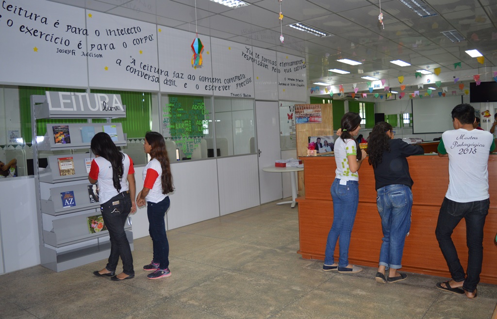 Biblioteca do Campus Amajari recebe livros da UFRR