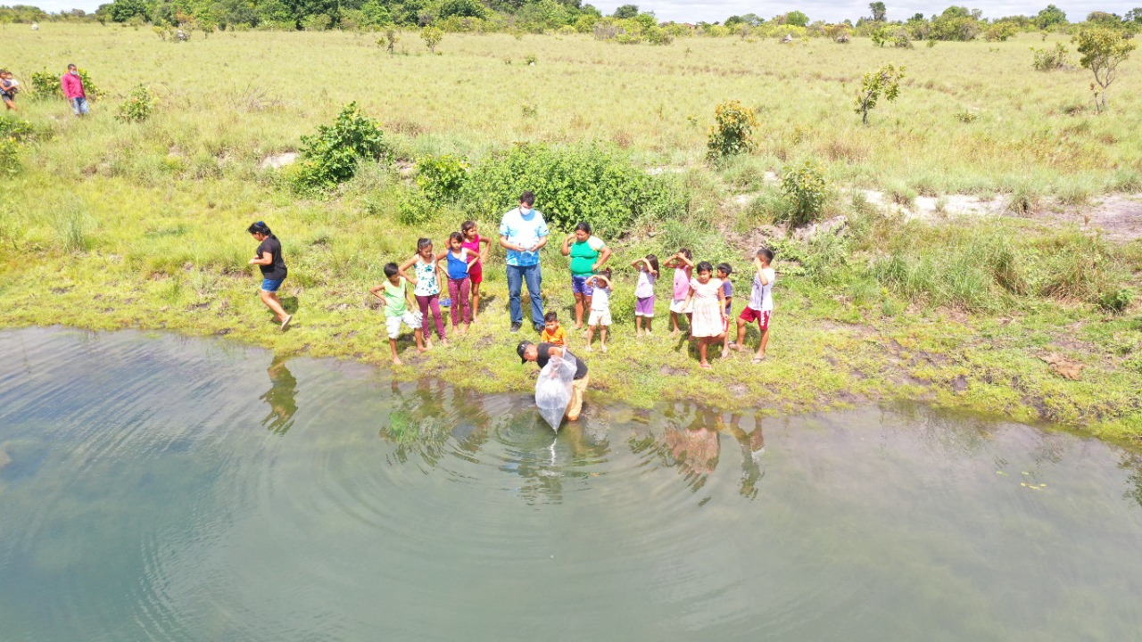 Campus Amajari do IFRR orienta famílias indígenas do Maturuca sobre manejo de peixes 