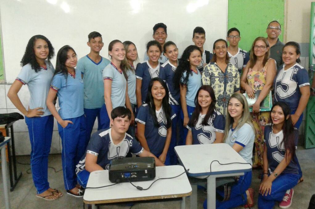 HIDROPONIA - Professora do IFRR palestra para alunos de escola estadual 