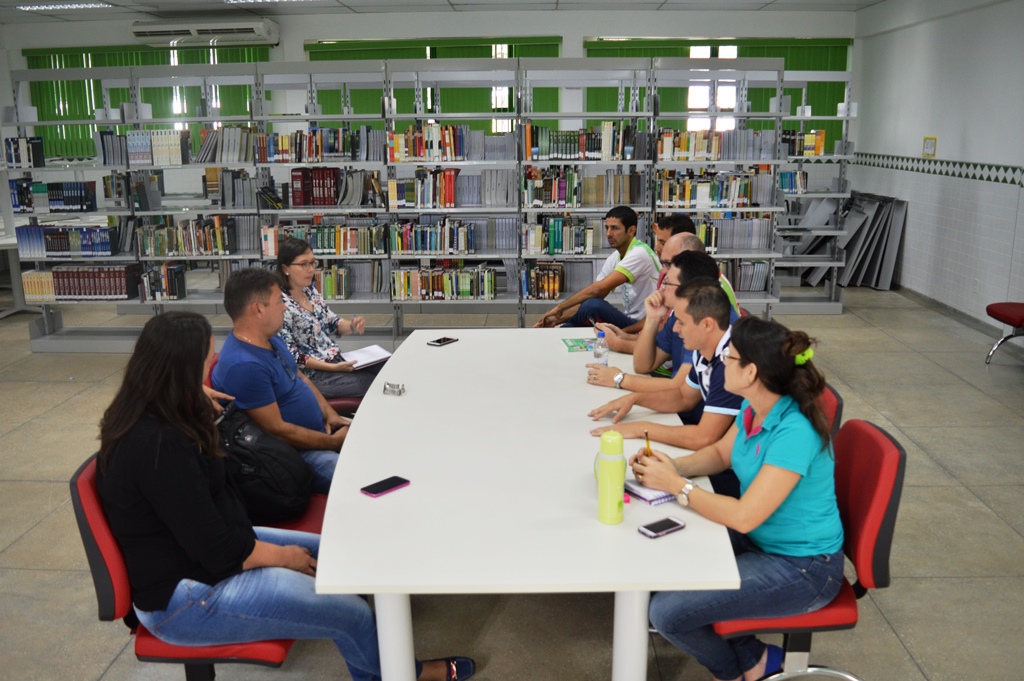 Reunião discute linhas de pesquisa que atendam à demanda da comunidade local