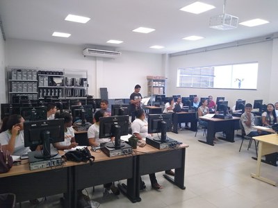 As aulas de informática básica já iniciaram para duas turmas de 30 alunos