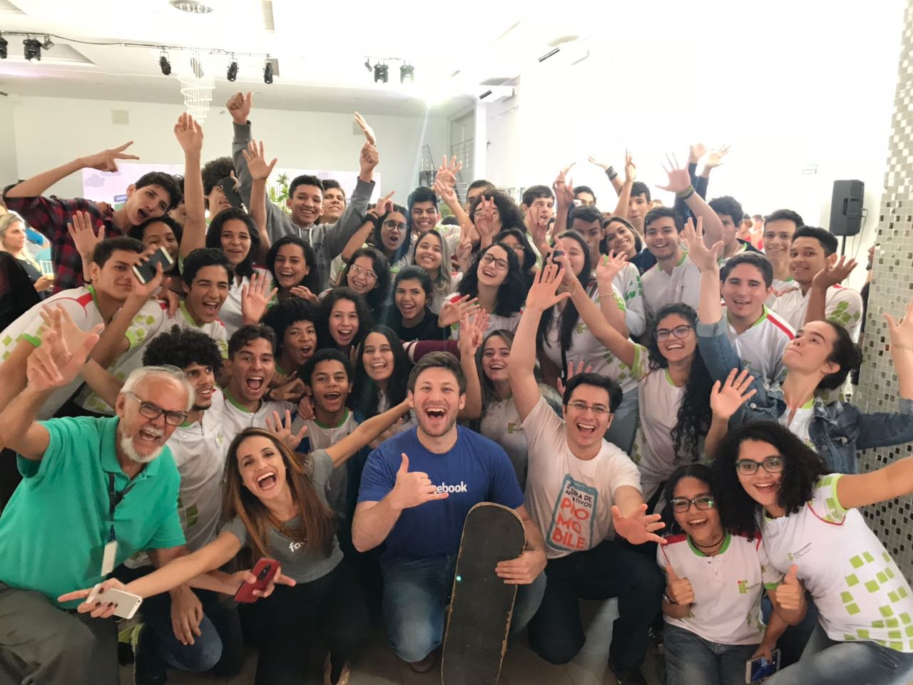 Alunos do curso Técnico em Informática participam de palestra sobre redes sociais com foco em negócios   