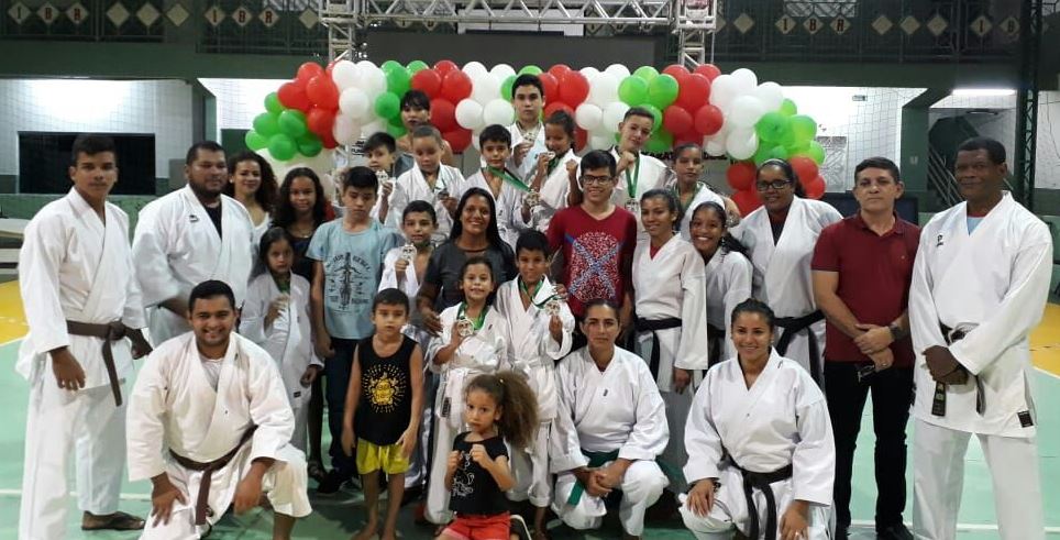 Alunos do projeto de extensão Karatê para Todos conquistam medalhas em festival