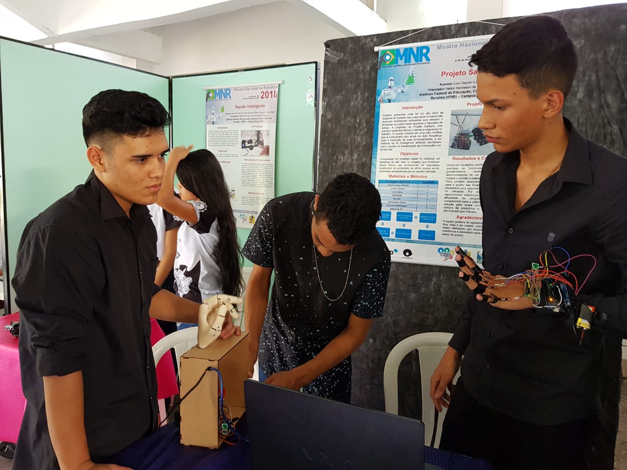 BOLSAS DE PESQUISA - Jovens pesquisadores receberão bolsas do CNPq para aprimorar mão robótica   